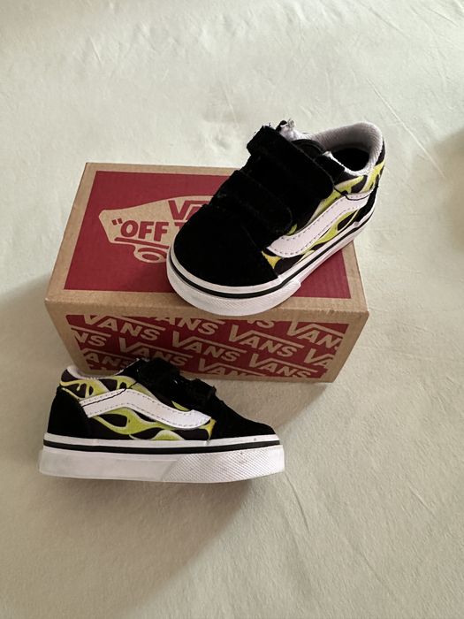 Бебешки обувки и буйки