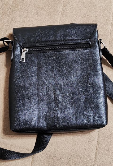 Мъжка кожена чанта нова за носене през рамо