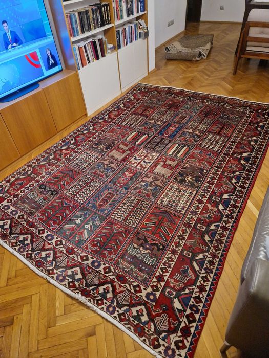 Персийски килим ръчно тъкан