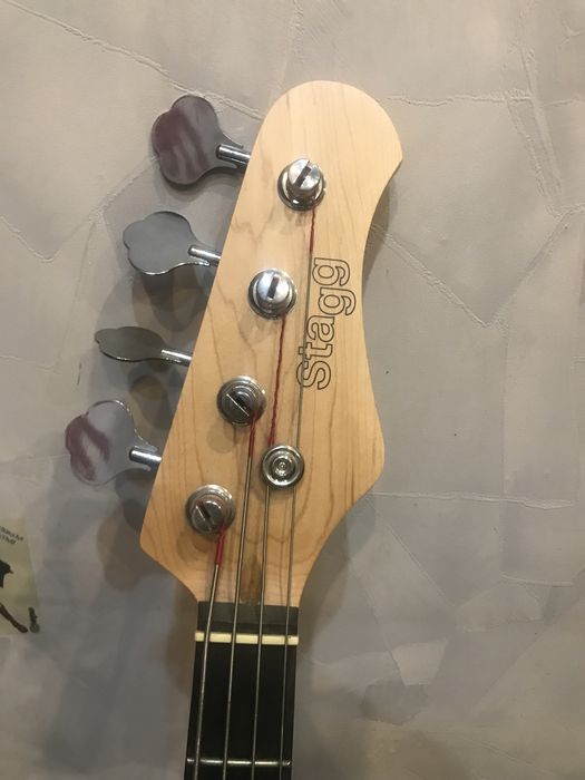 Бас гитара Stagg SB-300 + Басовый комбик Stagg BA-20