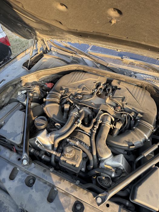 Motor BMW Seria 5 F10 550i benzina N63 4.4 benzina biturbo injectoare N63 alternator bmw N63 4.4 benzina  chiuloasa N63 4.4 benzina