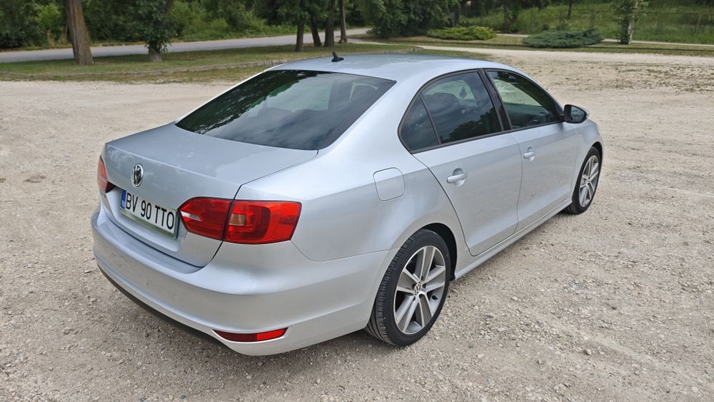 VOLKSWAGEN Jetta 2011 — imagine 4
