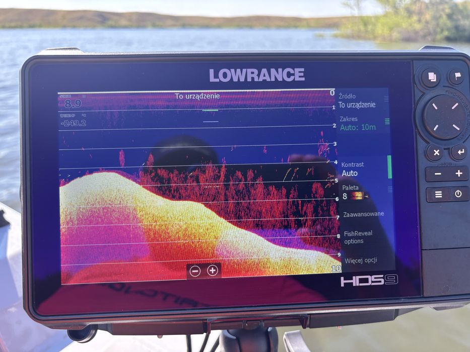 Эхолот Lowrance HDS live 9
