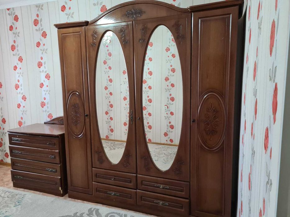 Шифоньер в хорошем состояние
