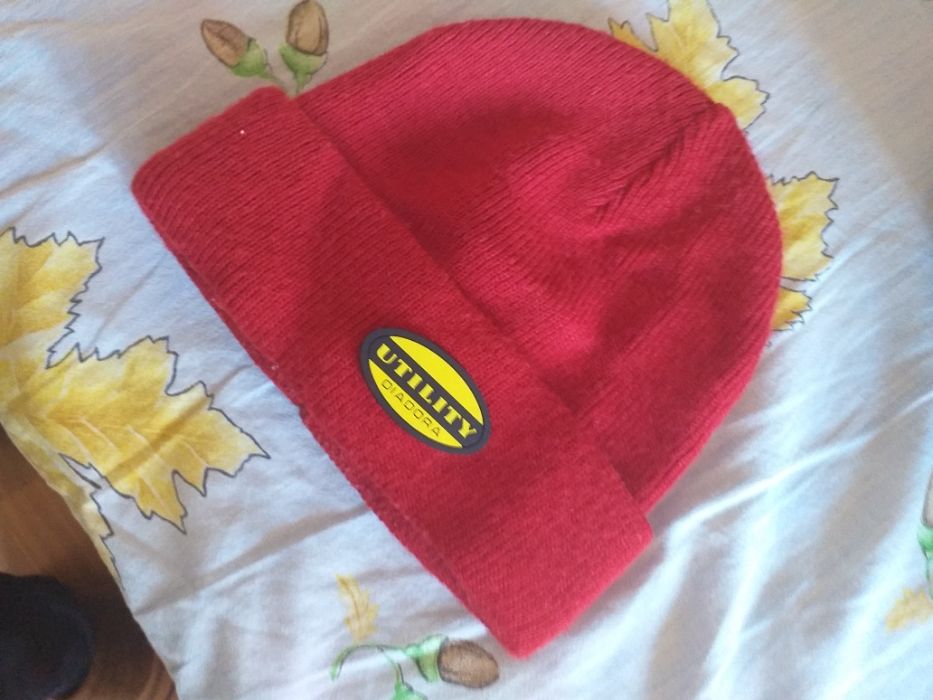 Чисто нови и малко използвани зимни детски шапки