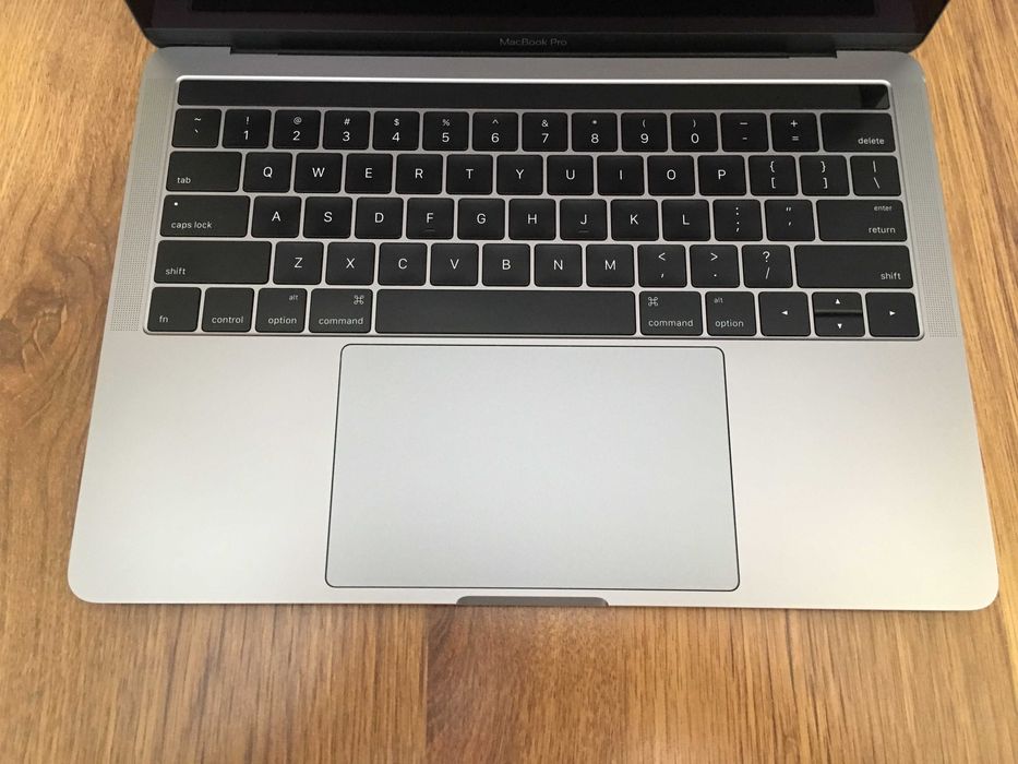 13.3' Core i5 Apple MacBook Pro Mid 2017 TouchBar 16GB RAM/256GB SSD