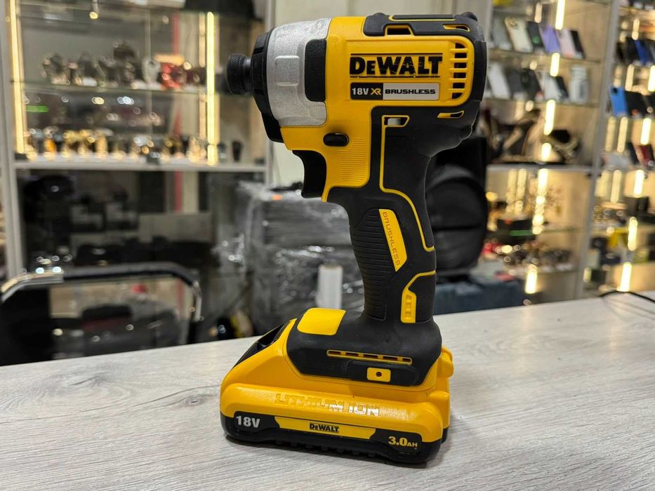Акумулаторен Безчетков Винтоверт DeWalt DCF787  18V  XR