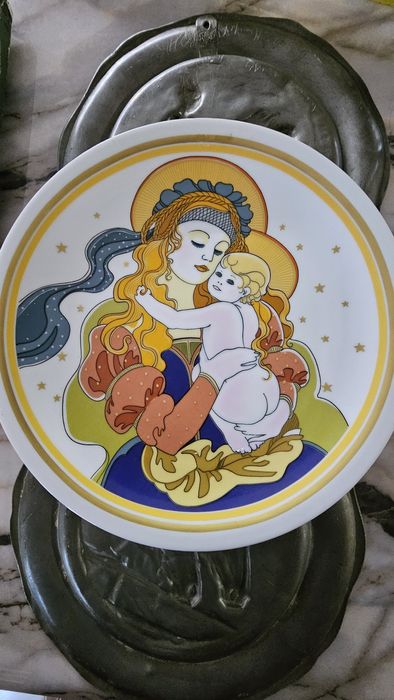 Антикварна чиния