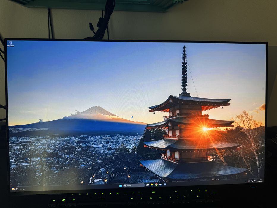 Alienware AW2723DF 1440p 280 hz + подарък видео карта Rx 570