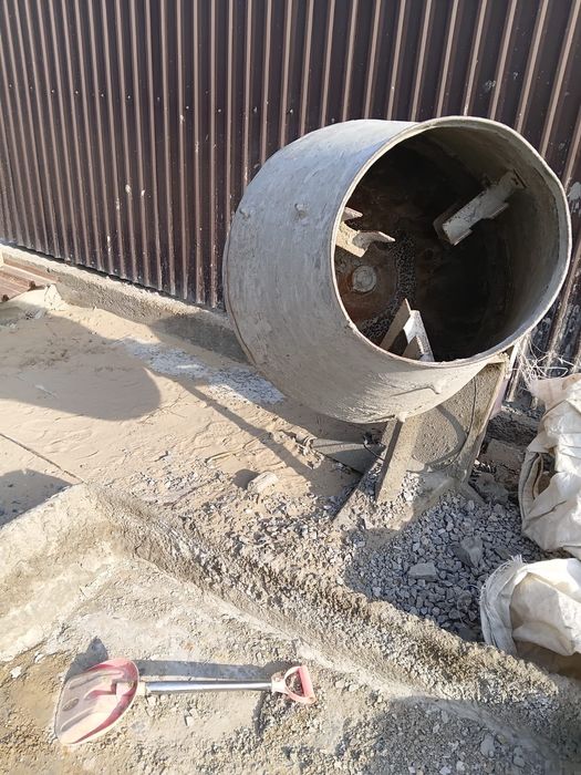 Продам бетономешалку и формочки