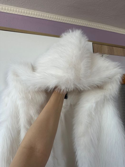 Бяло палто с косъм