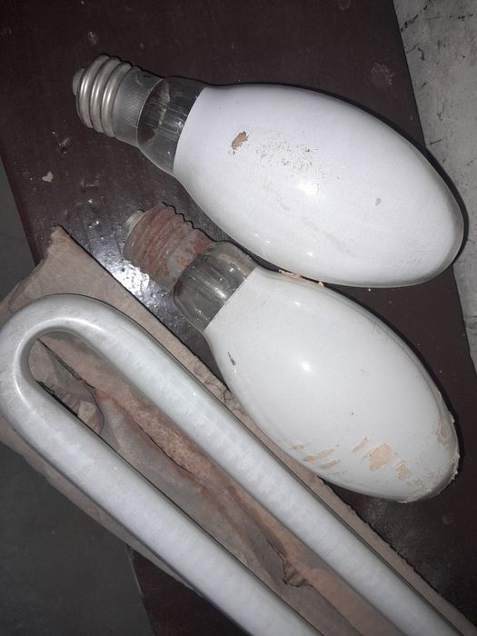 Лампочки ярко светит