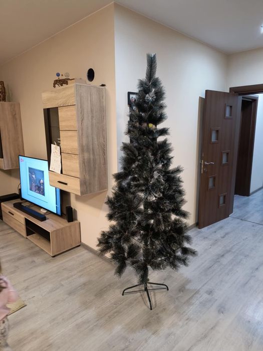 Изкуствени елхи със и без заснежени връхчета