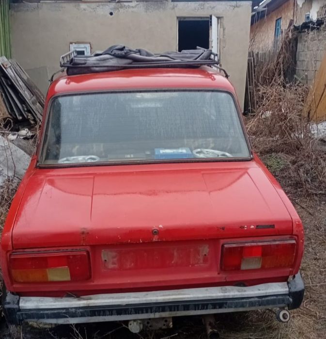 Автомобиль ВАЗ2105 красный