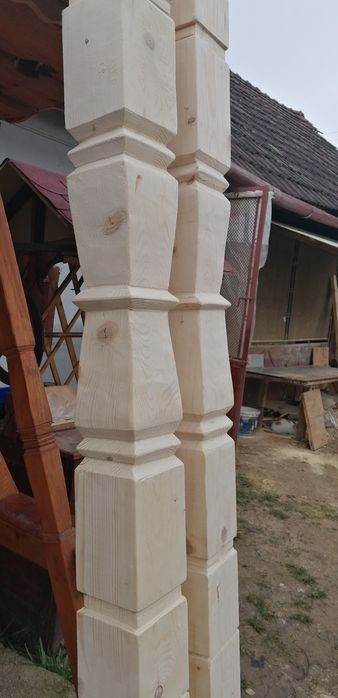 Stâlpi lemn sculptati