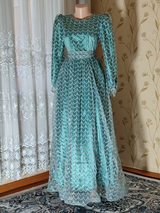 Oqshom liboslari tugatishga sotiladi. Sarpo uchun!