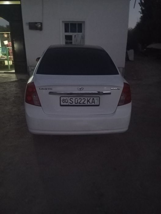 Lasetti срочно сотилади