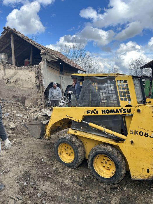 Inchiriez miniincarcator frontal Komatsu !
