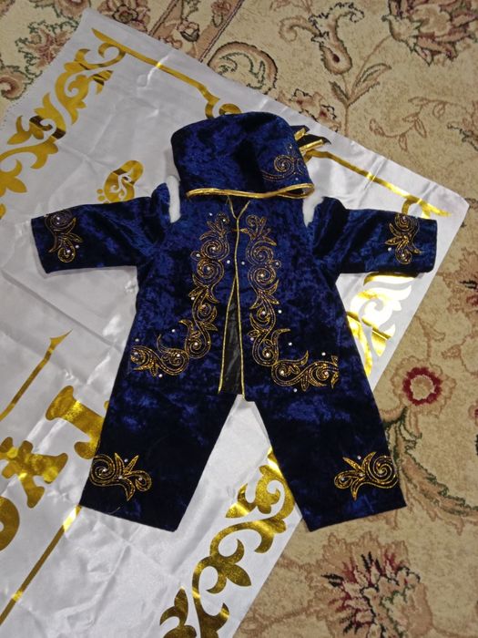 На прокат костюм и дорожка