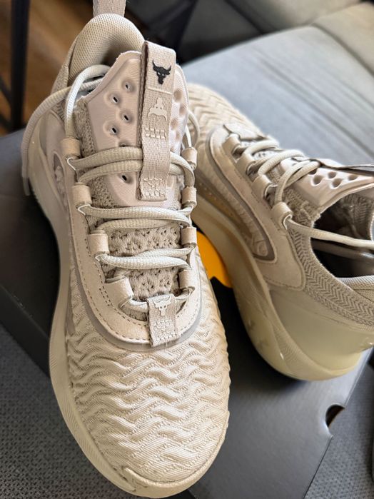 Дамски Маратонки Under Armour  37 номер, стелка 23,5