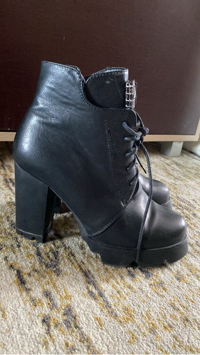 Продам куртки и обувь