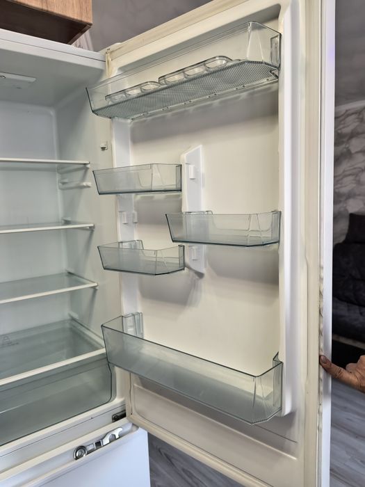 Продам холодильник Midea