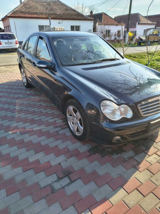 Mercedes-Benz C200