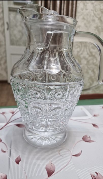 Стеклянный графин для напитков