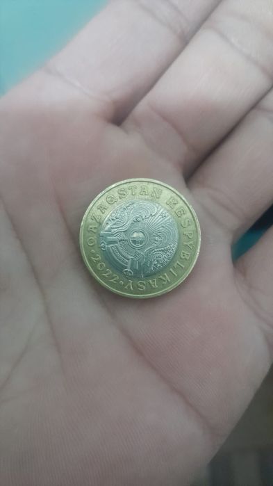 Продам монету 100 тенге