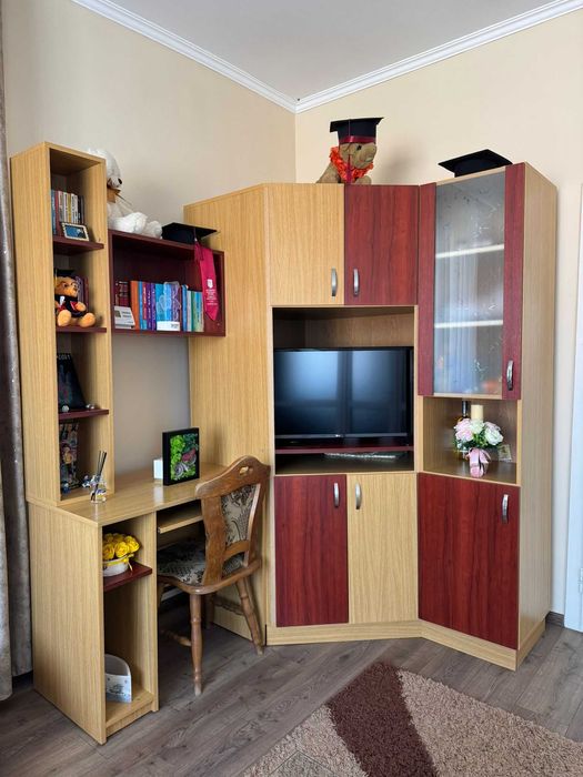 Vând mobila de living