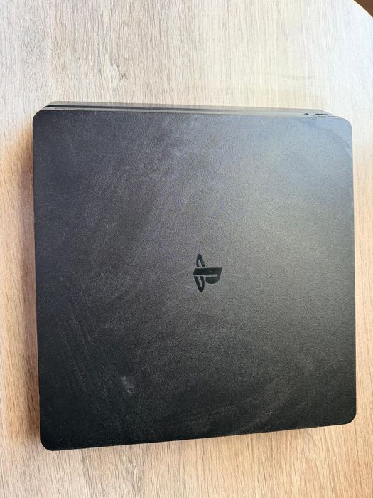 Ps 4 slim като нов не чете дискове