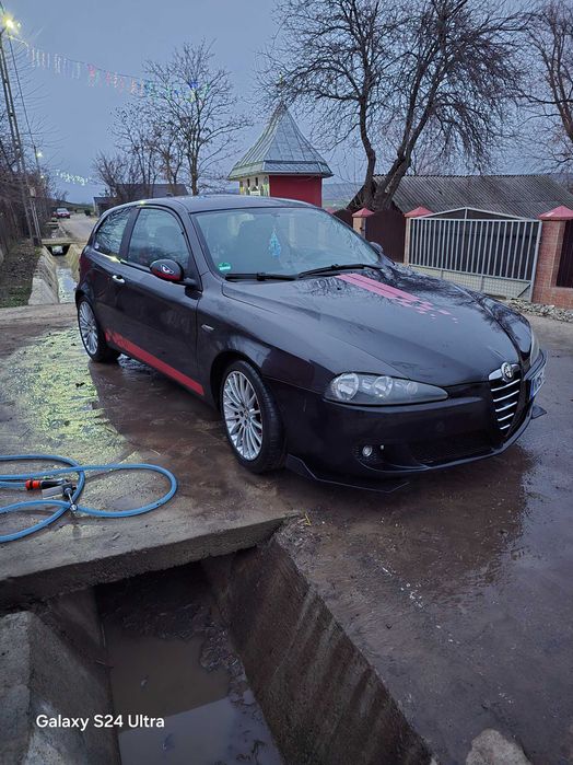 Vând Alfa Romeo 147