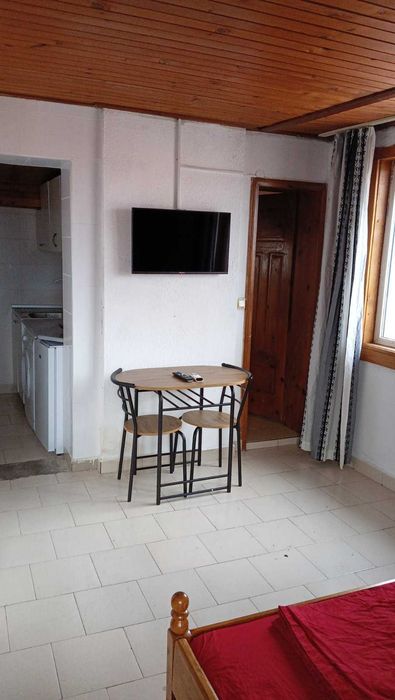 Студио за дългосрочен наем в центъра на  Банско, 300 лв на месец