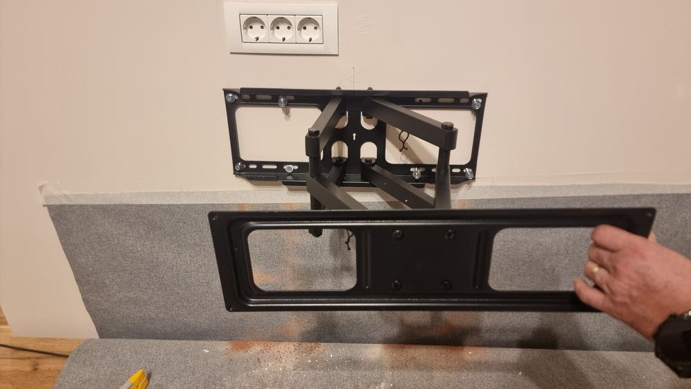 Mester Execut Montaje: Suport TV - mobila, plita, hota & cuptor