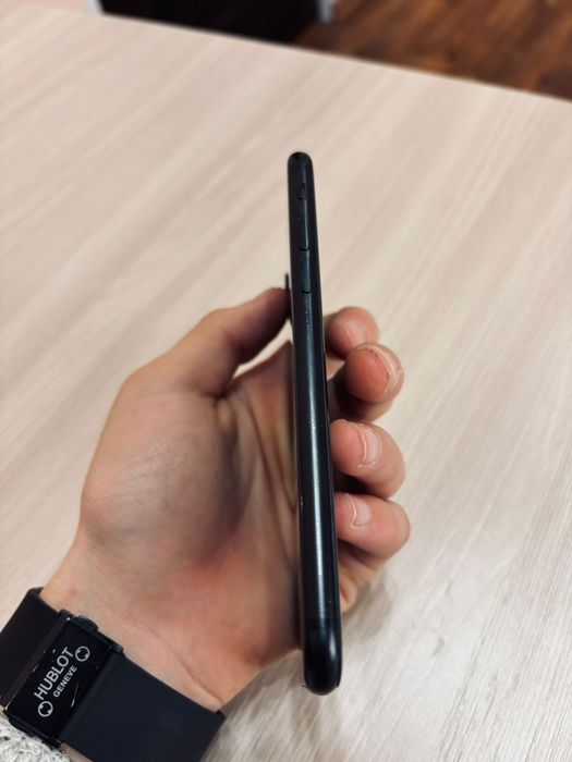 Продается Iphone se