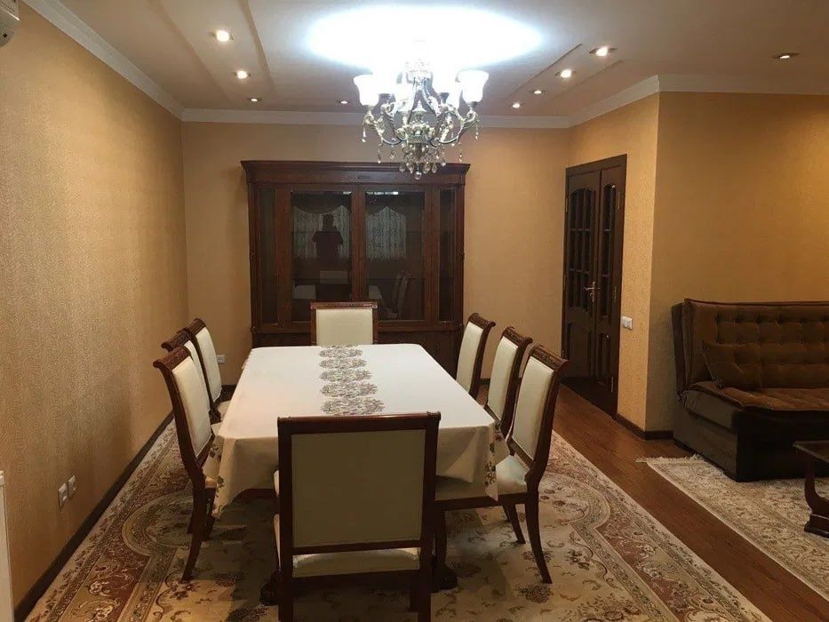 Hamid Olimjon metro oldida kvartida beriladi