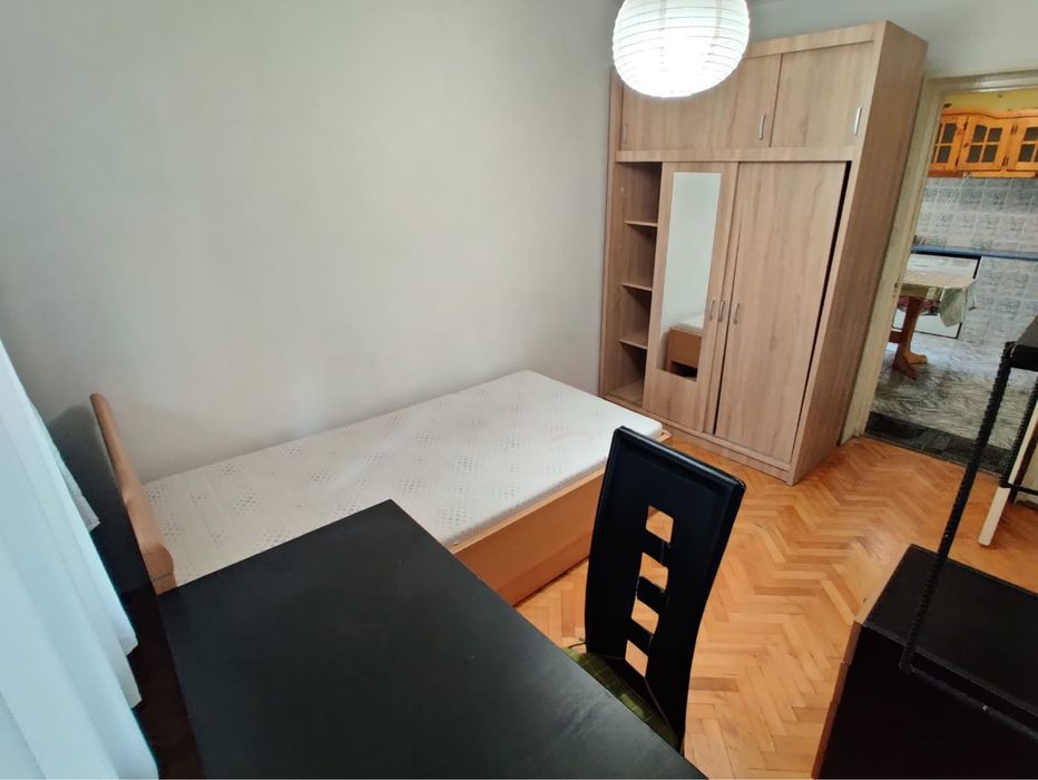 Inchiriez apartament cu 3 camere