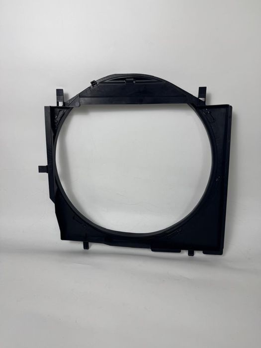 Диффузор радиатора на Mercedes w202 M104