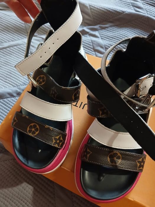 Продам Сандалик LV