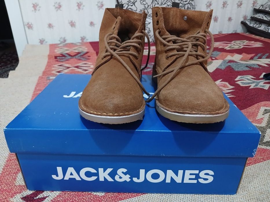 Замшевые ботинки