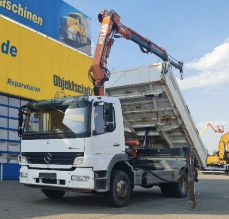 Transport cu macara basculabil
