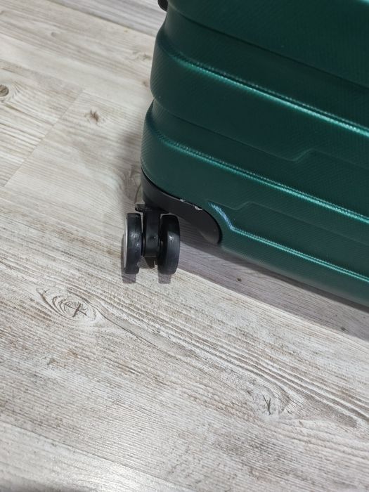 Продам чемодан новый большой!