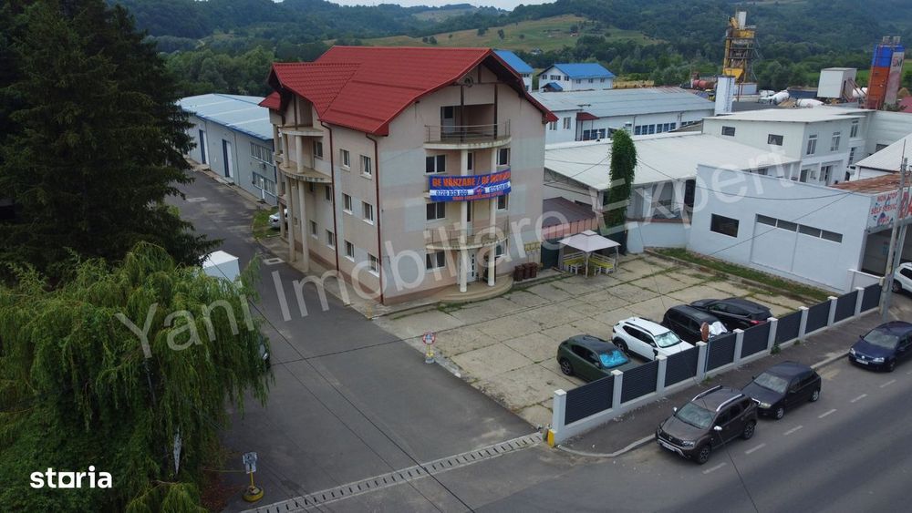 Clădire de vânzare în Curtea de Argeș.