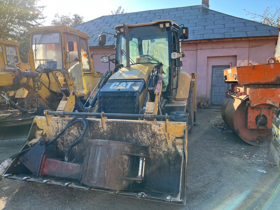 Inchirieri utilaje, buldoexcavator cu picon, cilindru compactor,