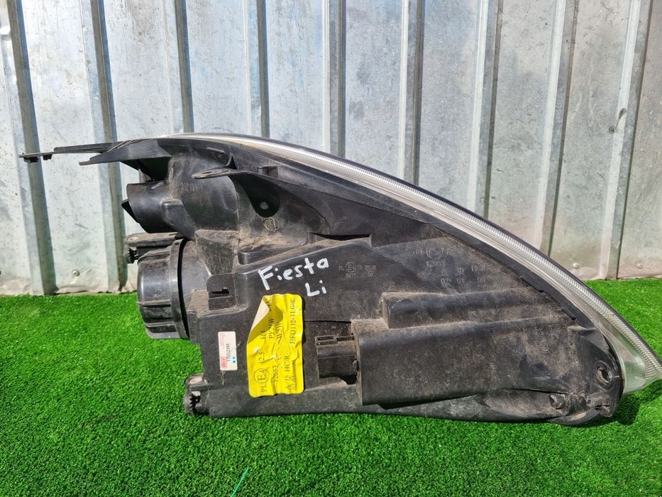 Far stanga complet Ford Fiesta stare IMPECABILA