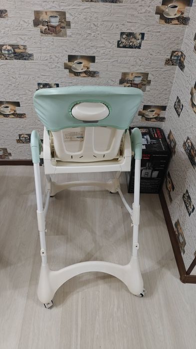 Детский стульчик-столик для кормления