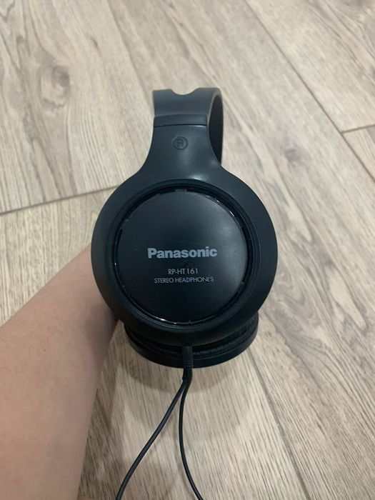 Продам наушники срочно.