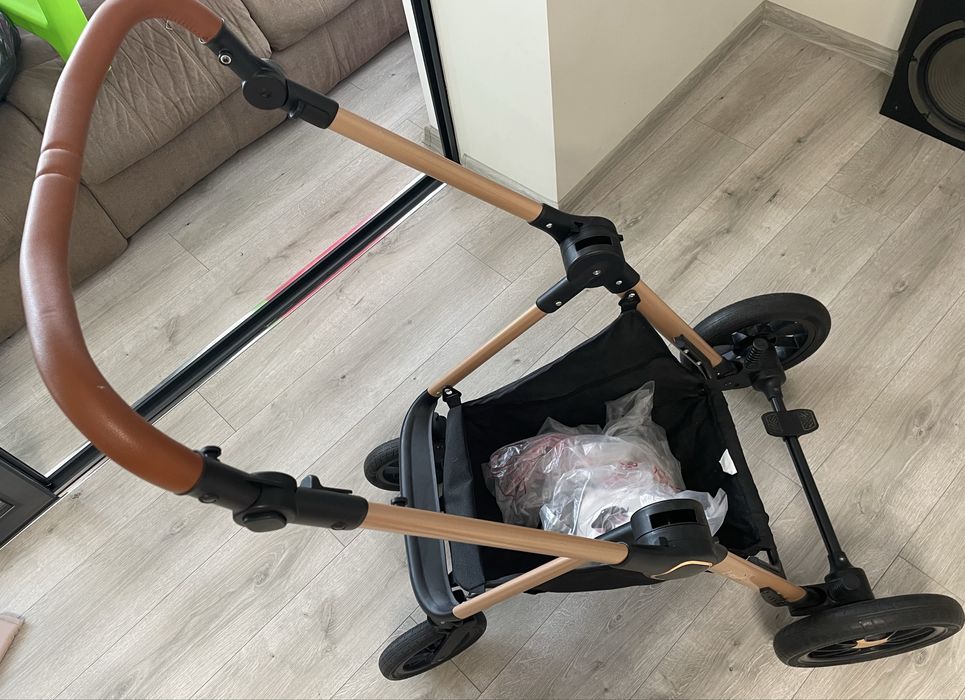 Carucior 3 în 1 stare foarte buna octombrie 2025 cumparat