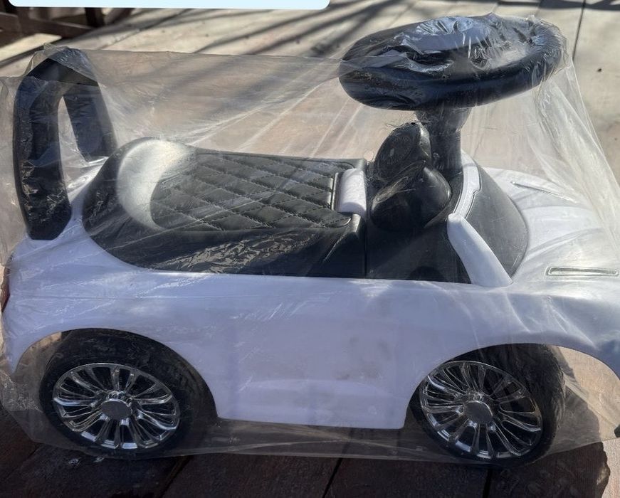 Новая машинка в отличном состоянии