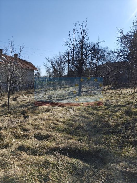 Парцел - 526 м2 в с. Николаево